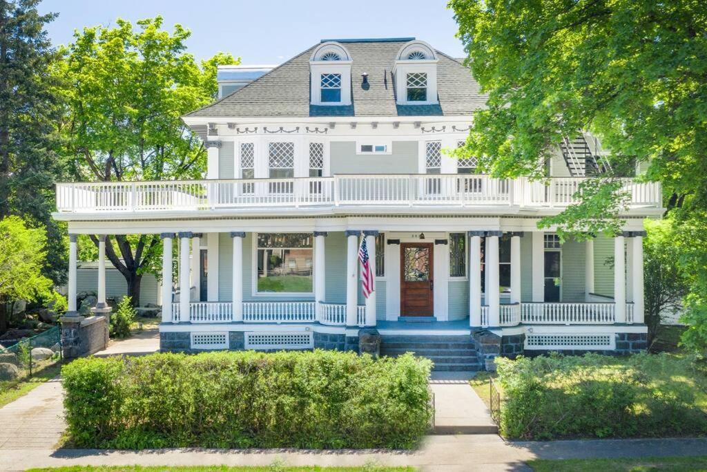 Entire Main Level Of Beautiful Historic Apartment Spokane