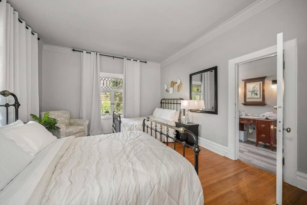 Entire Main Level Of Beautiful Historic Apartment