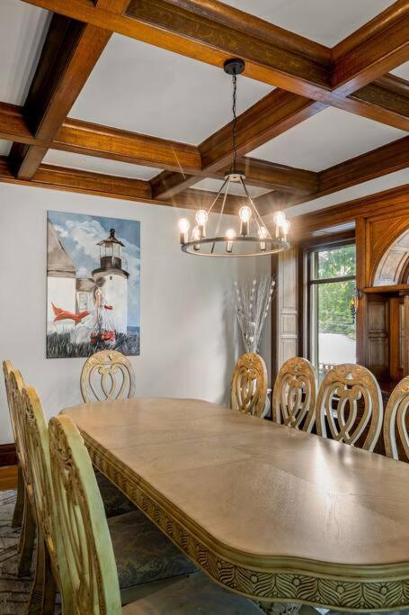 Entire Main Level Of Beautiful Historic Apartment Spokane